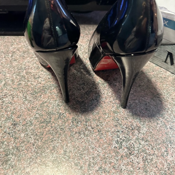 Louis Vuitton heals worn once , they are to big . Size 41. - Picture 10 of 13